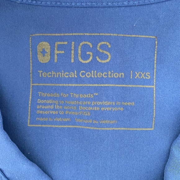 Figs Caterina One Pocket Scrub Top in Denim - Picture 3 of 3